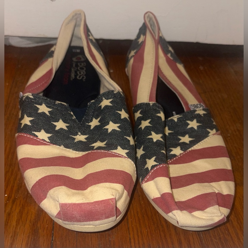 BOBS by Skechers USA American Flag Red White Blue Slip On Casual Flats Womens 11